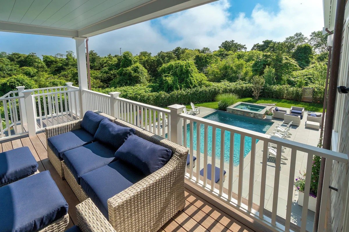 Read more about the article Property ID: NE-4 – Luxurious Nantucket Compound: A Stunning Retreat at 3 Old Mill Court