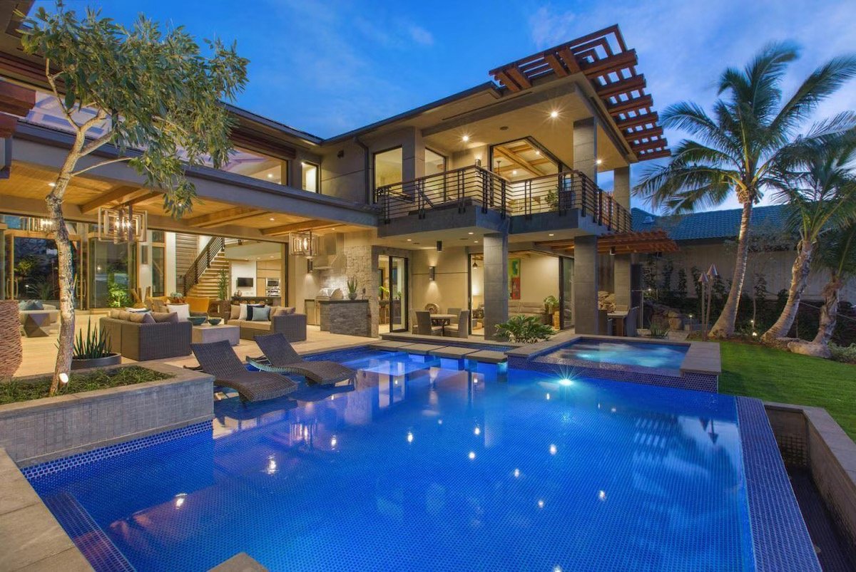 Read more about the article Property ID: HI-1 – Experience Ultimate Oceanfront Luxury at Sea Cliff Chic in Oahu