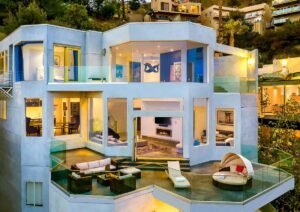 Read more about the article Property Id: CA-11 – Luxurious 6-Bedroom Vacation Rental in Hollywood Hills with Stunning Views