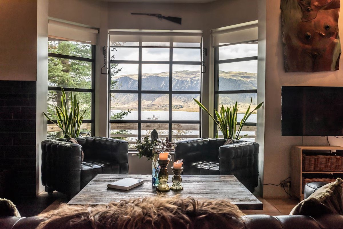 Read more about the article Property ID: INT-4 – Luxury Villa Iceland: Lakefront Rental with Hot Tub and Stunning Views