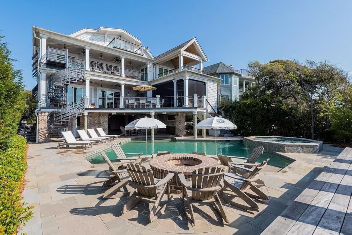 Read more about the article Property ID: CAR-3 – Southern Comfort: A Luxurious Oceanfront Escape on Hilton Head Island